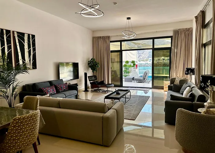 Villa: Al Dana Sea View Villa